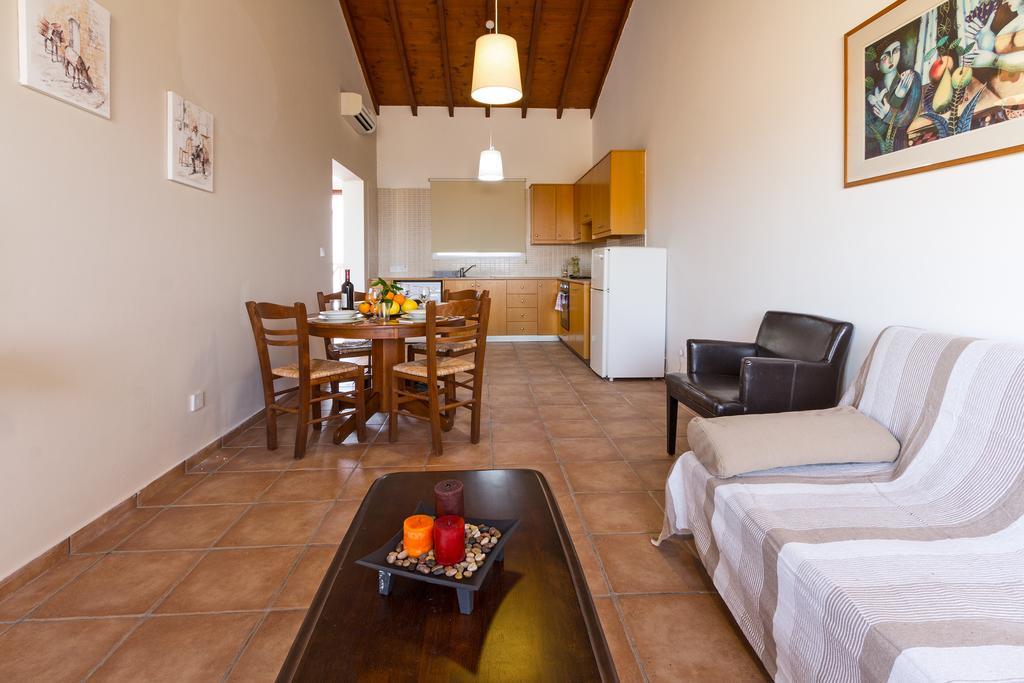Polis G&E Beach Apartments מראה חיצוני תמונה